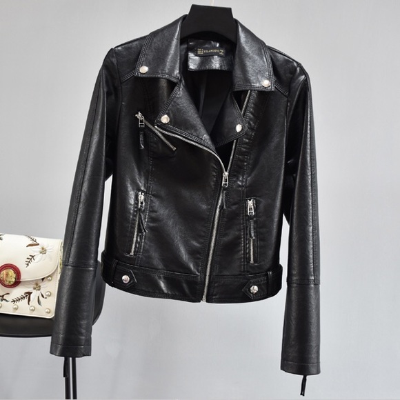 ☘️SALE- last 1☘️Vegan leather short moto jacket - Picture 8 of 9